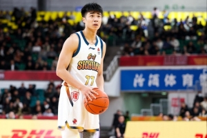 媒体人：四川男篮球员杜智博将加盟广州龙狮俱乐部