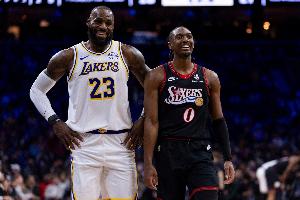 马克西：训练营中有小孩问我比詹姆斯年轻几岁 我说大概30岁