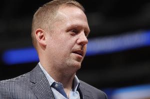 媒体人：康奈利的建队蓝图是戈贝尔保下限 三球和爱德华兹提上限